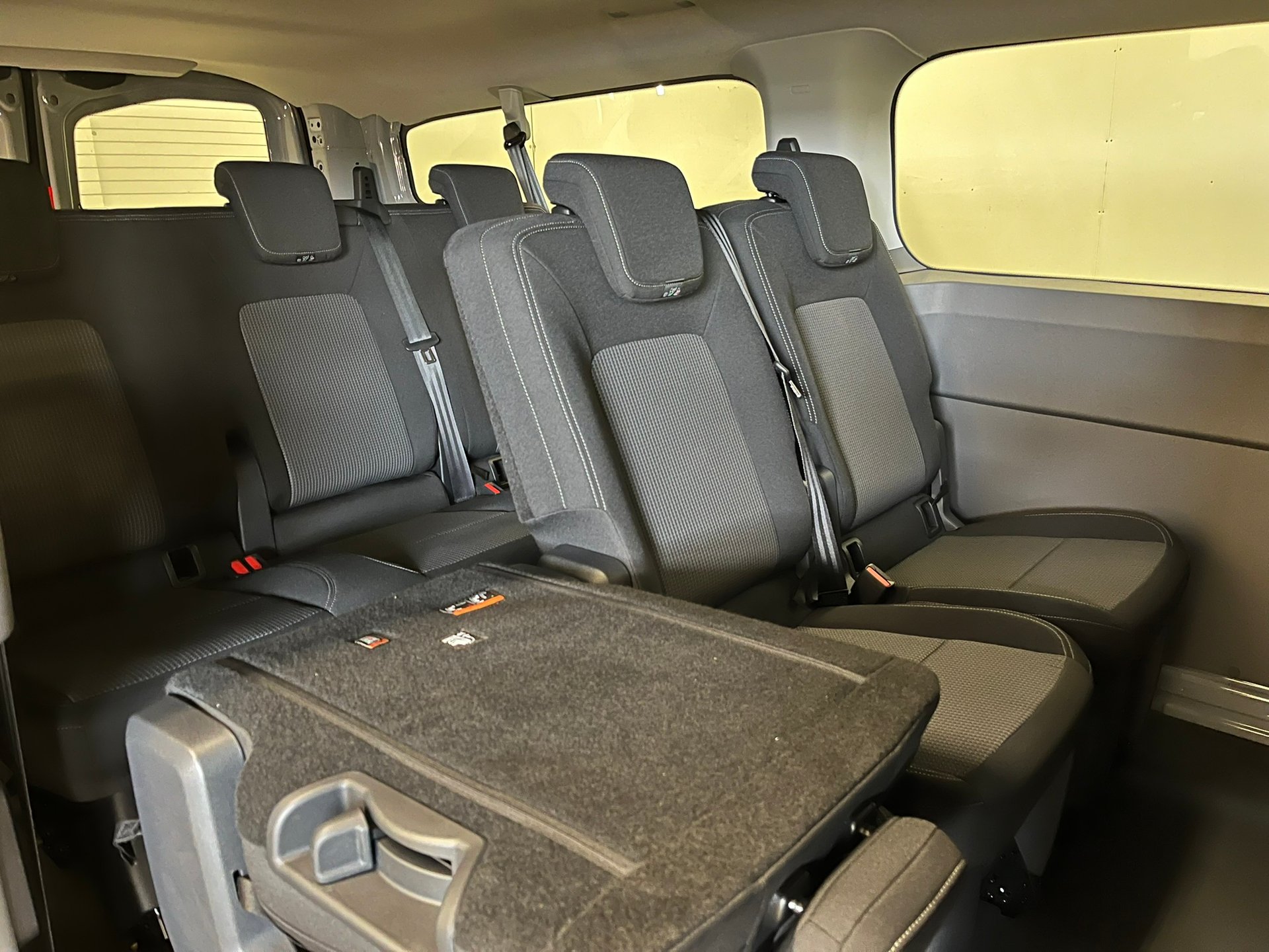 Volkswagen T7 Kombi