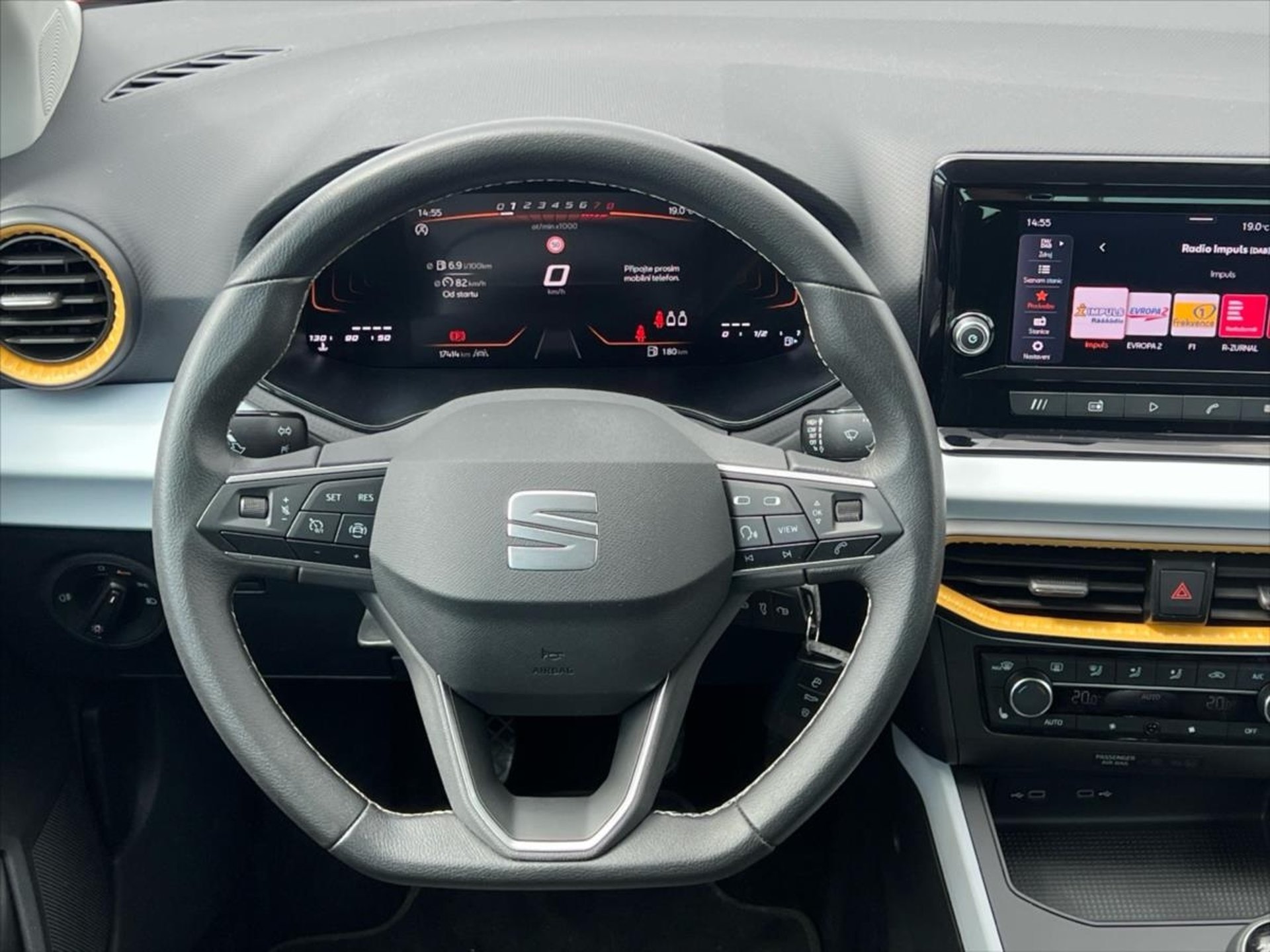Seat Arona