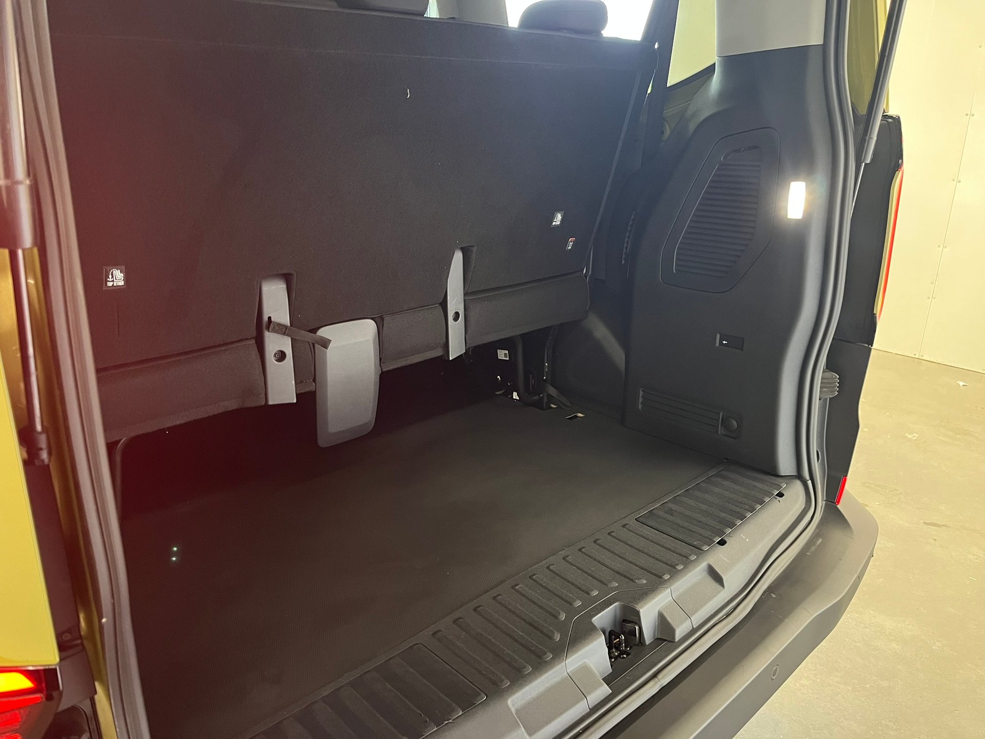 Volkswagen T7 Kombi