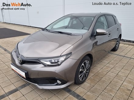 Toyota Auris  1.6  97 kW automat ,