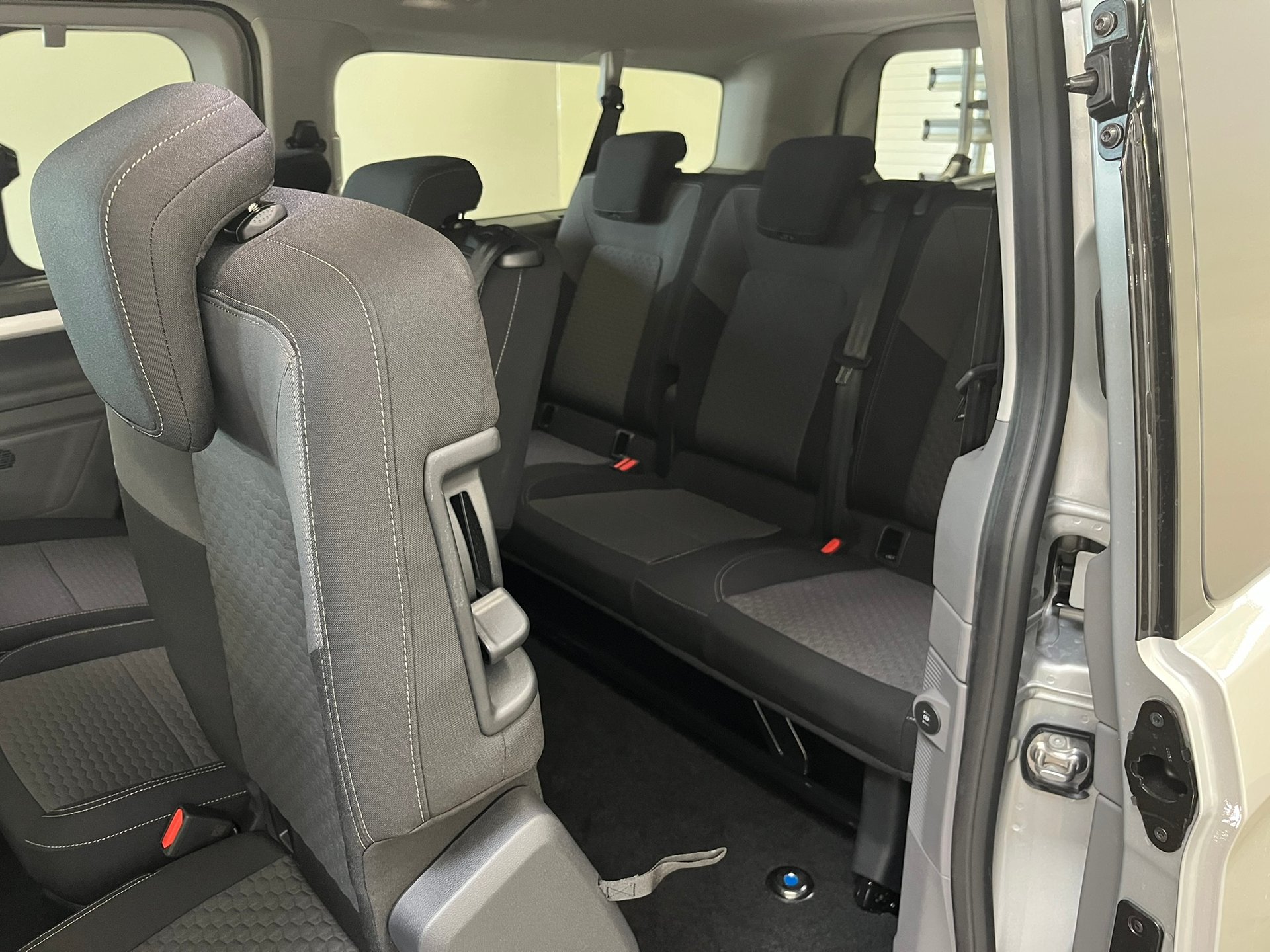 Volkswagen T7 Caravelle