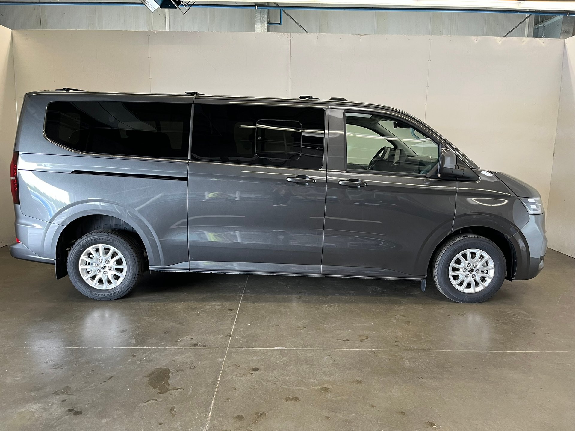 Volkswagen T7 Kombi