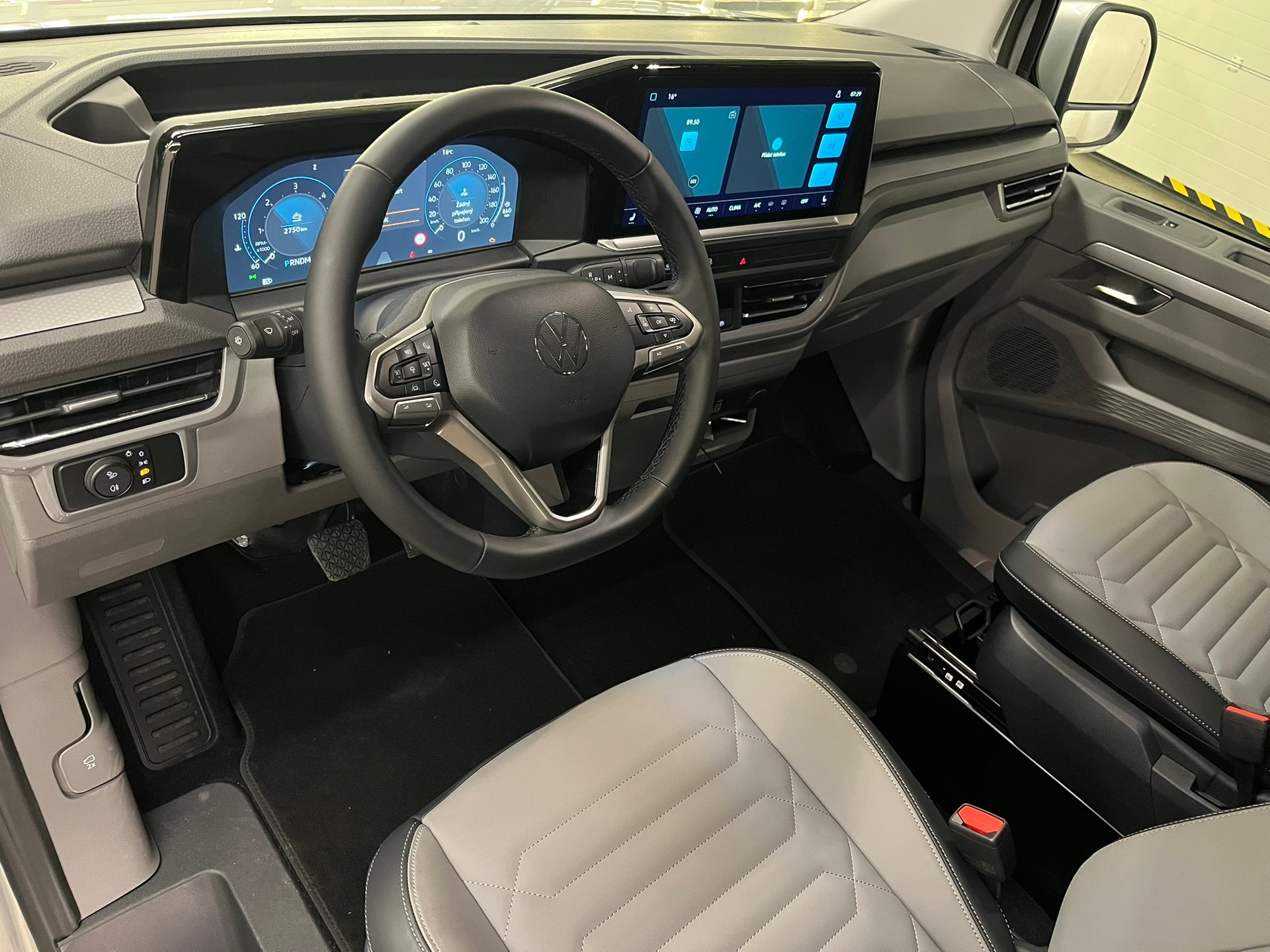 Volkswagen T7 Caravelle