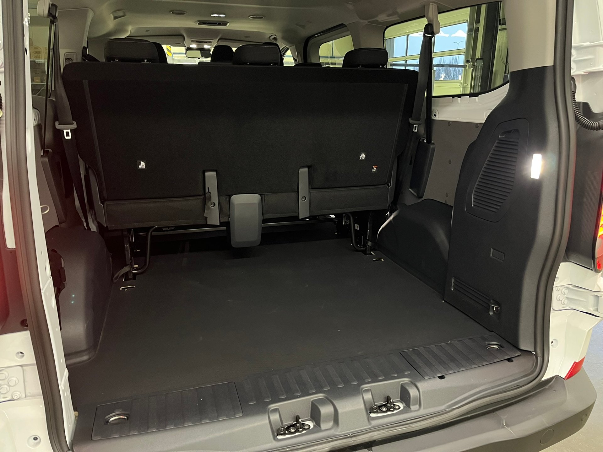 Volkswagen T7 Kombi