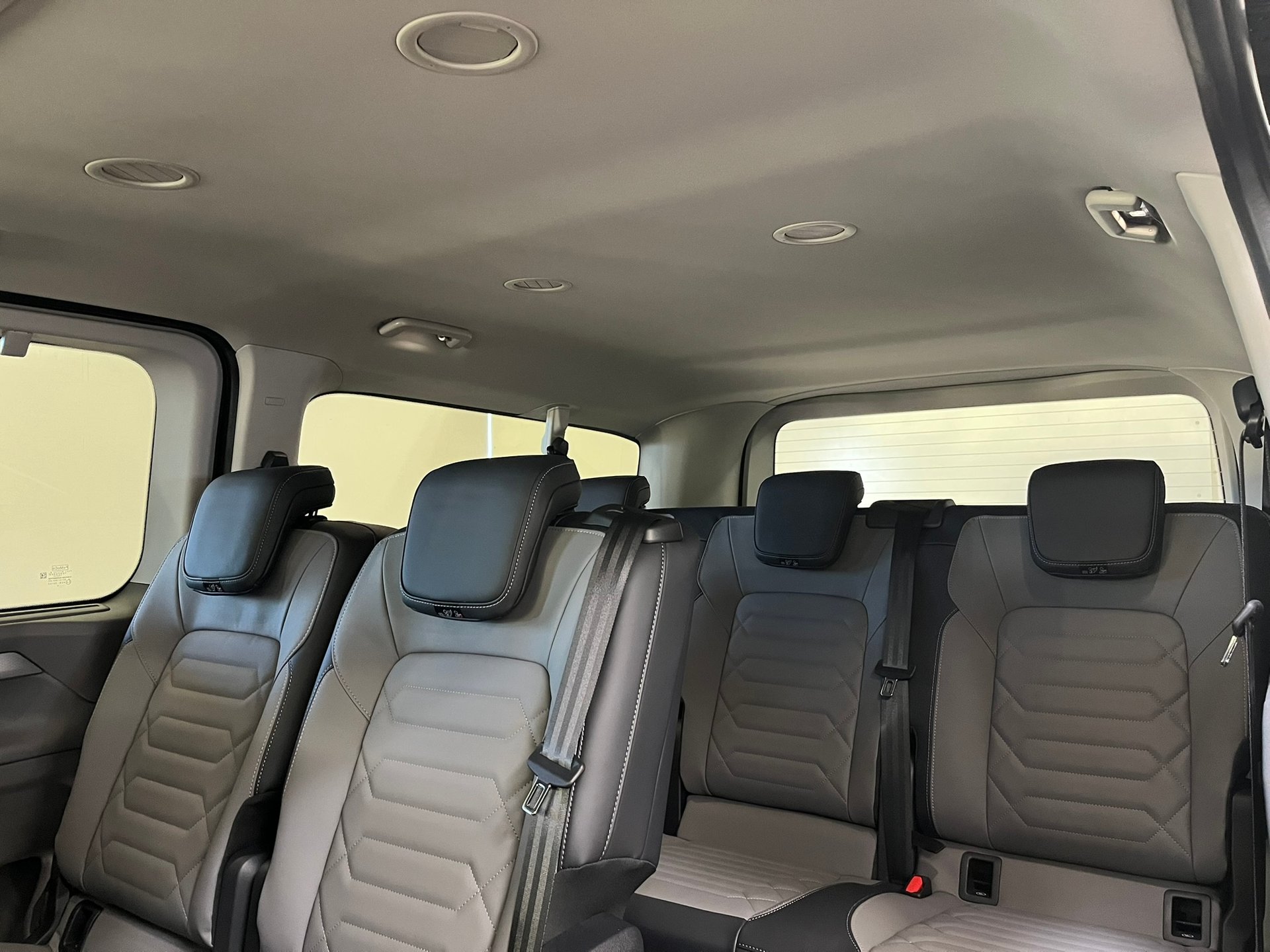 Volkswagen T7 Caravelle