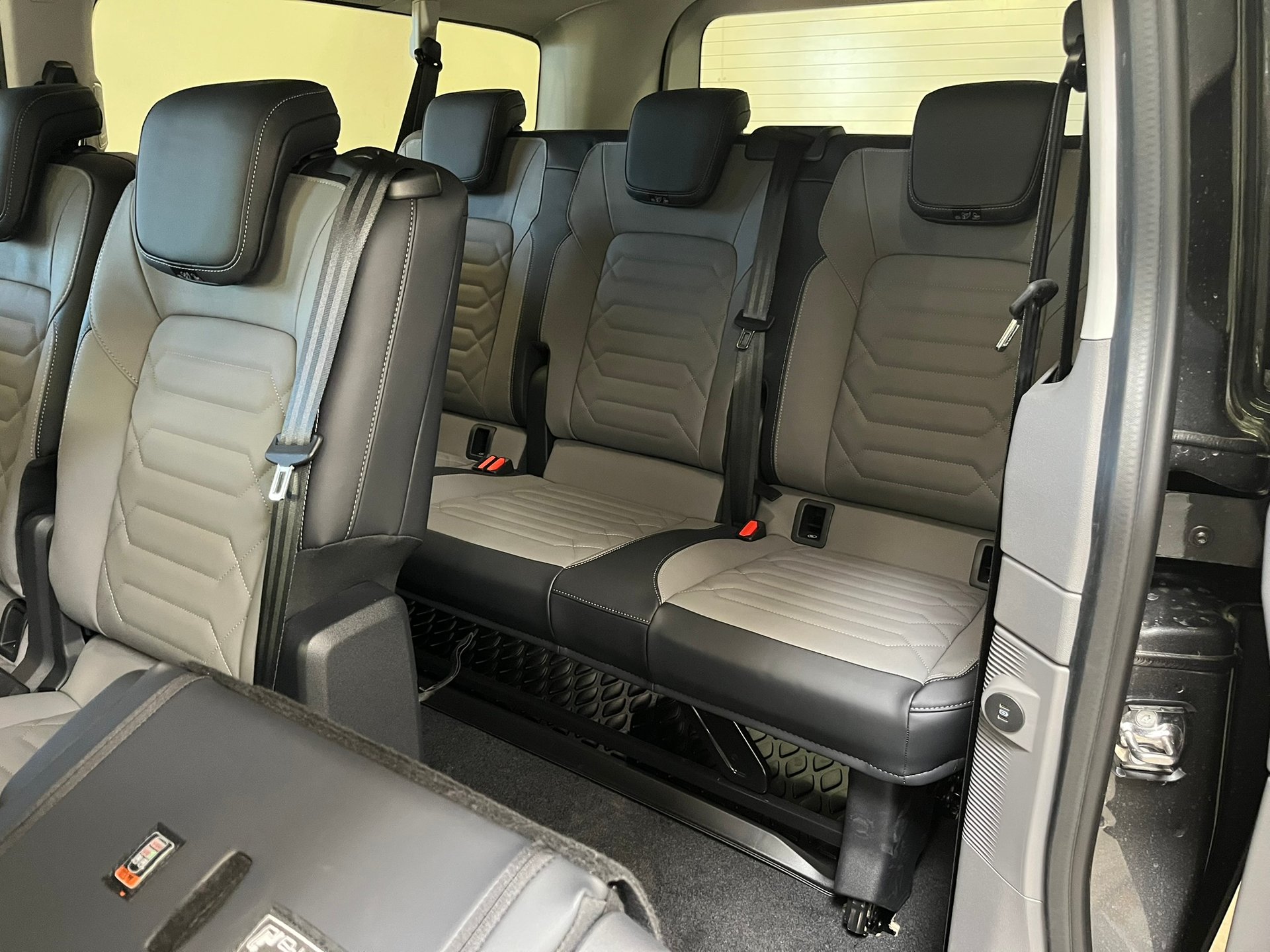 Volkswagen T7 Caravelle