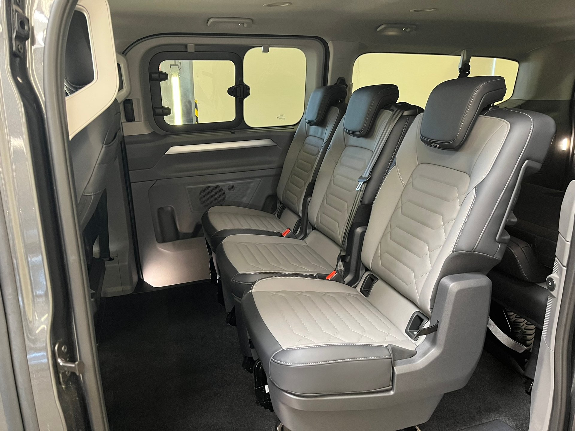 Volkswagen T7 Caravelle