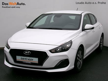 Hyundai i30 fastback Comfort  1.6  100 kW manuál ,