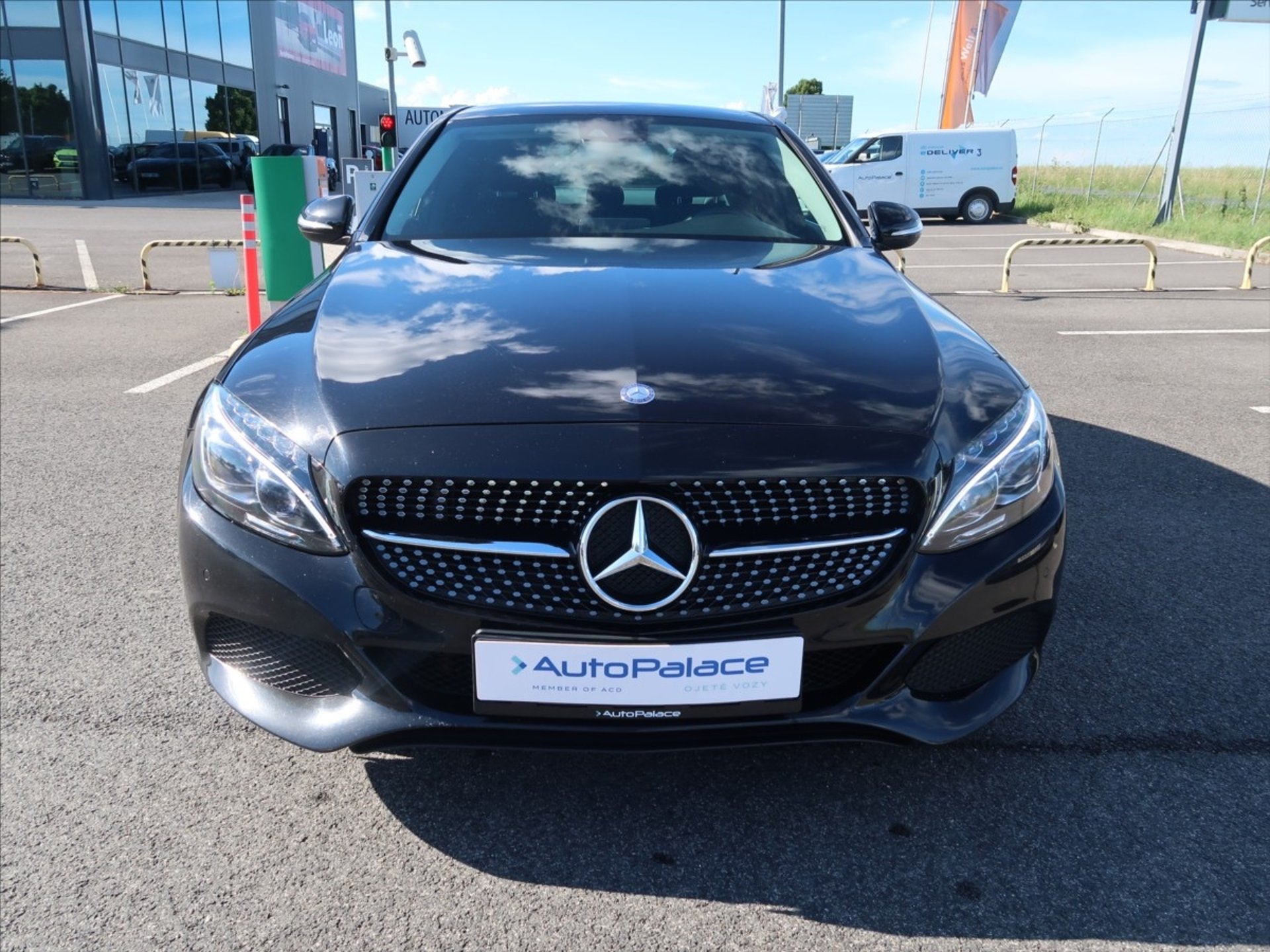 Mercedes-Benz C180