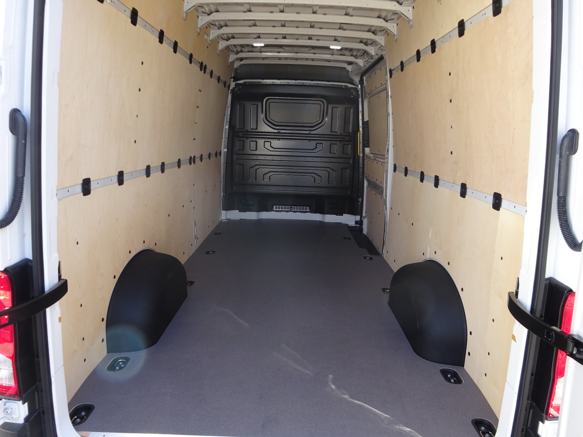 Volkswagen Crafter - skříňový vůz