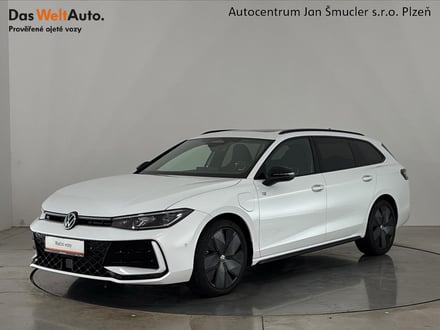 VW Passat 1.5 eHybrid / 130 kW R-Line People