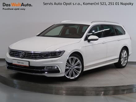 VW Passat R-LINE 2.0TDI 176kW 4x4 DSG TAŽNÉ NAVI LED