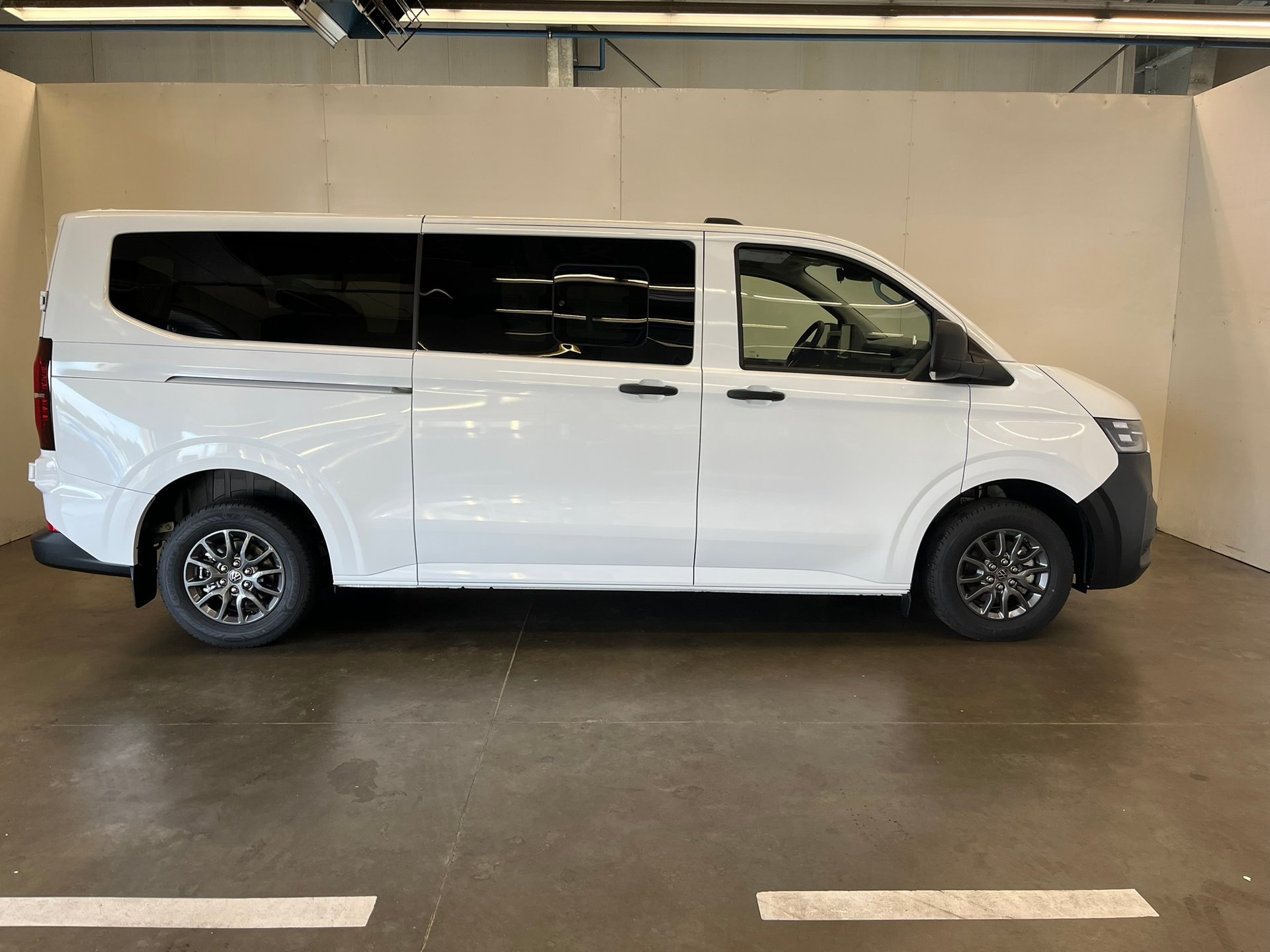 Volkswagen T7 Kombi