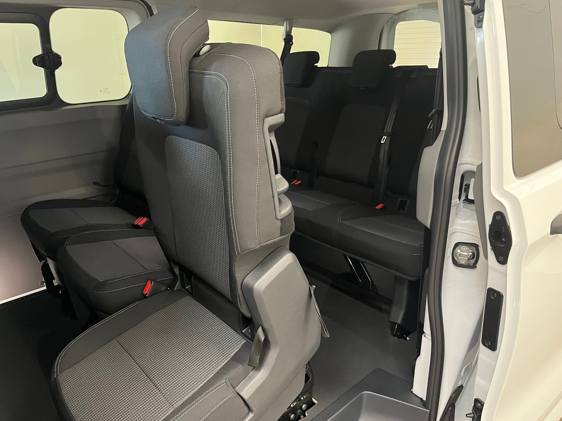 Volkswagen T7 Kombi