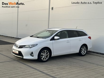 Toyota Auris Touring Sports Active 1.4 D-4D 66 kW manuál ,