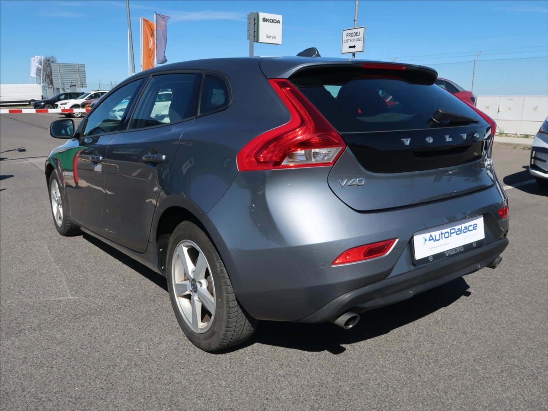 Volvo V40