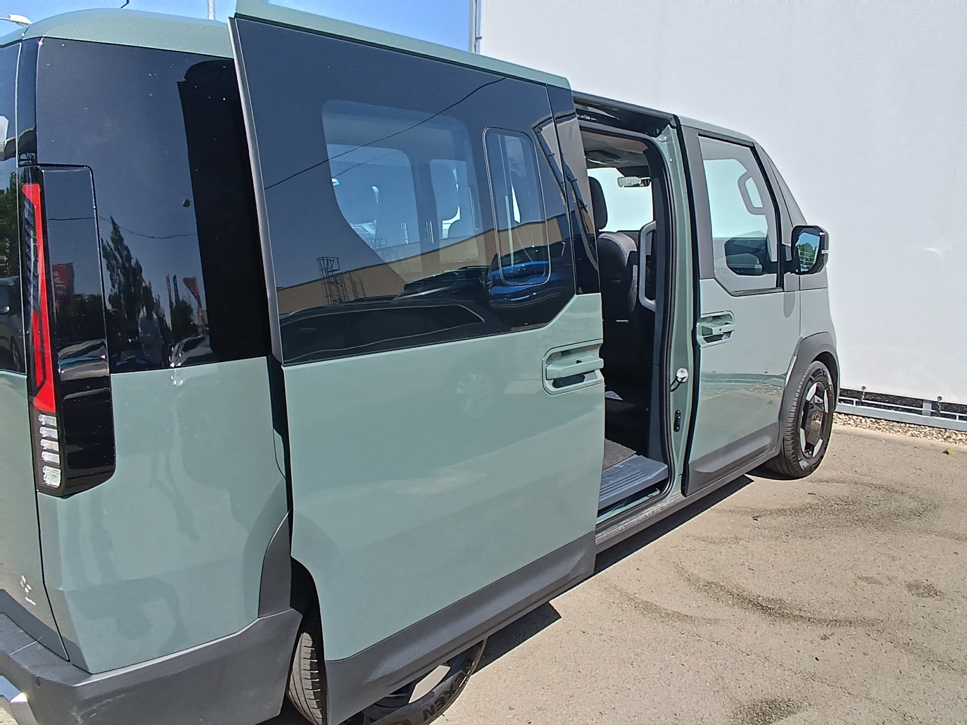 Kia PV5 Passenger