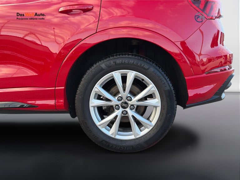 Audi Q3 2023: fotografija 21