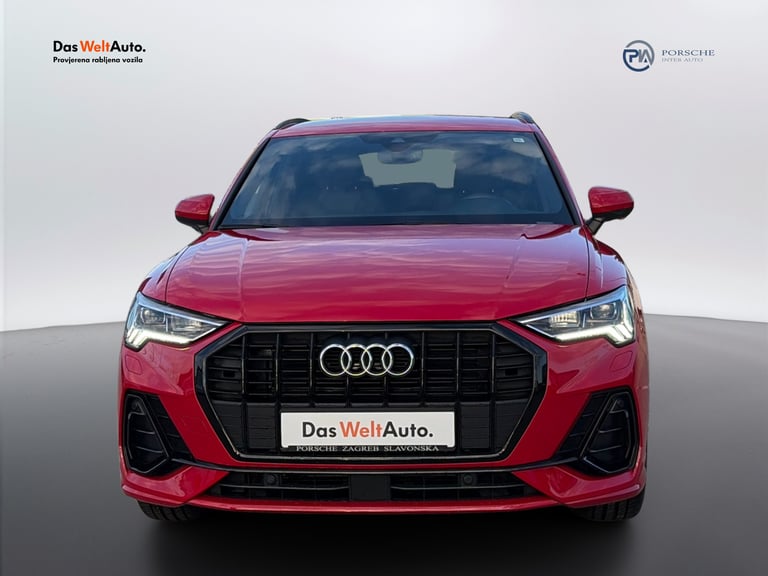 Audi Q3 2023: fotografija 2