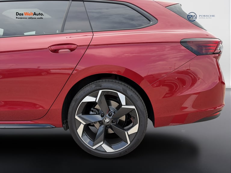 Škoda Superb Combi 2026: fotografija 21