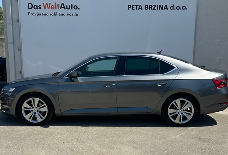 Škoda Superb 2022: fotografija 2