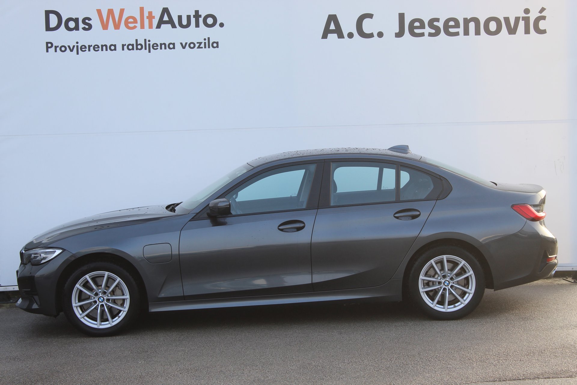 BMW 330e iPerformance Aut. 2020, fotografija 6