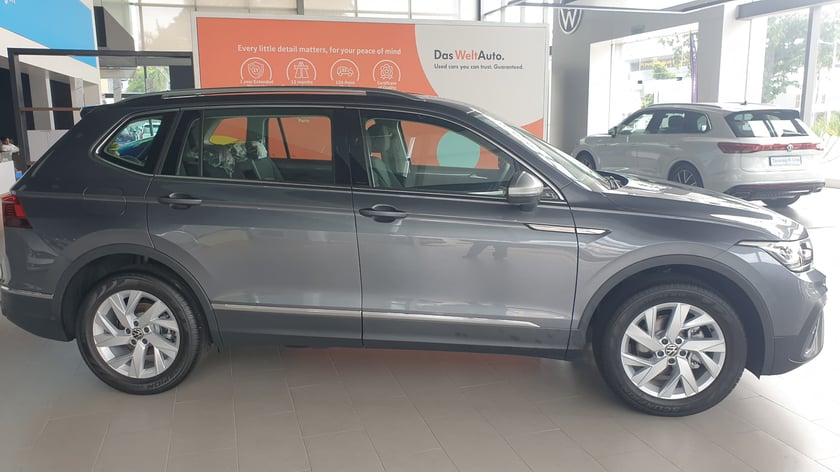 VW Tiguan Allspace Life IQ. DRIVE