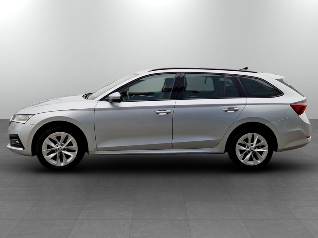 SKODA Octavia Combi 2023 — imagine 2
