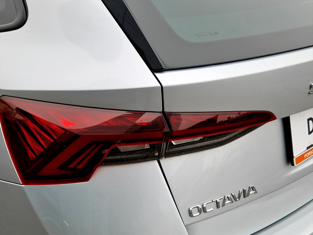 SKODA Octavia Combi 2023 — imagine 10