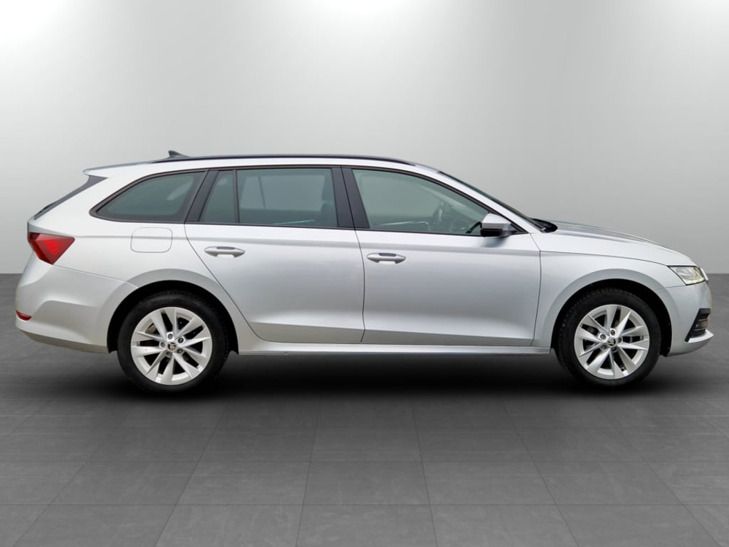 SKODA Octavia Combi 2023 — imagine 6