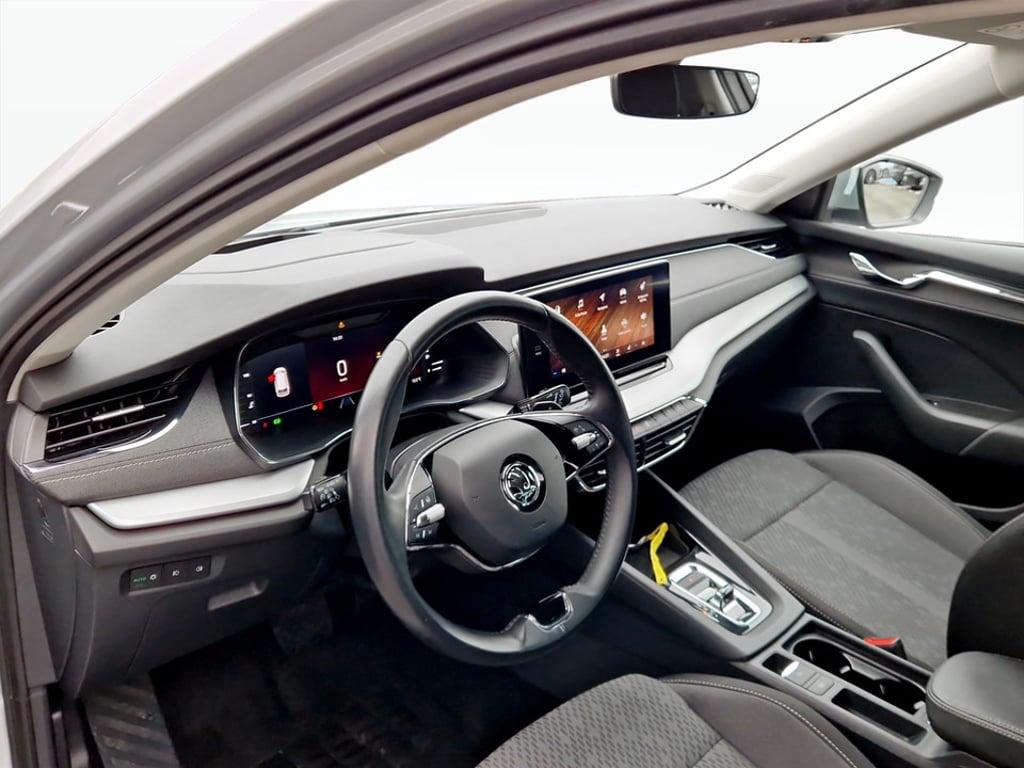 SKODA Octavia Combi 2023 — imagine 17