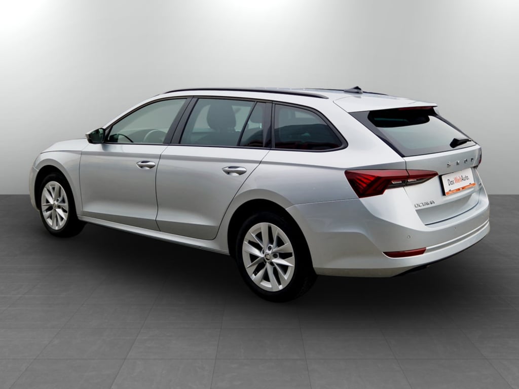 SKODA Octavia Combi 2023 — imagine 3