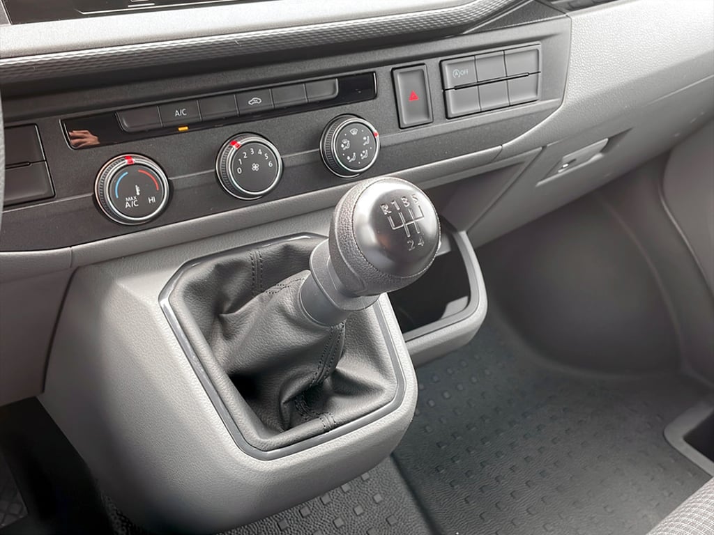 VOLKSWAGEN Transporter 2022 — imagine 20