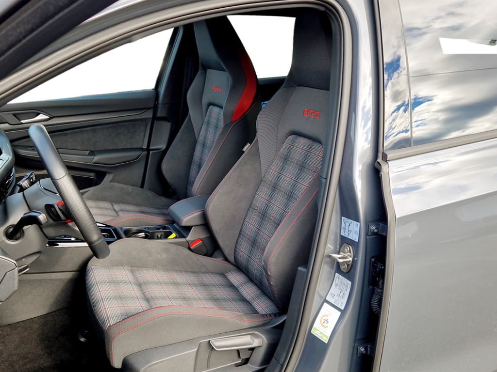 VOLKSWAGEN Golf 2024 — imagine 9