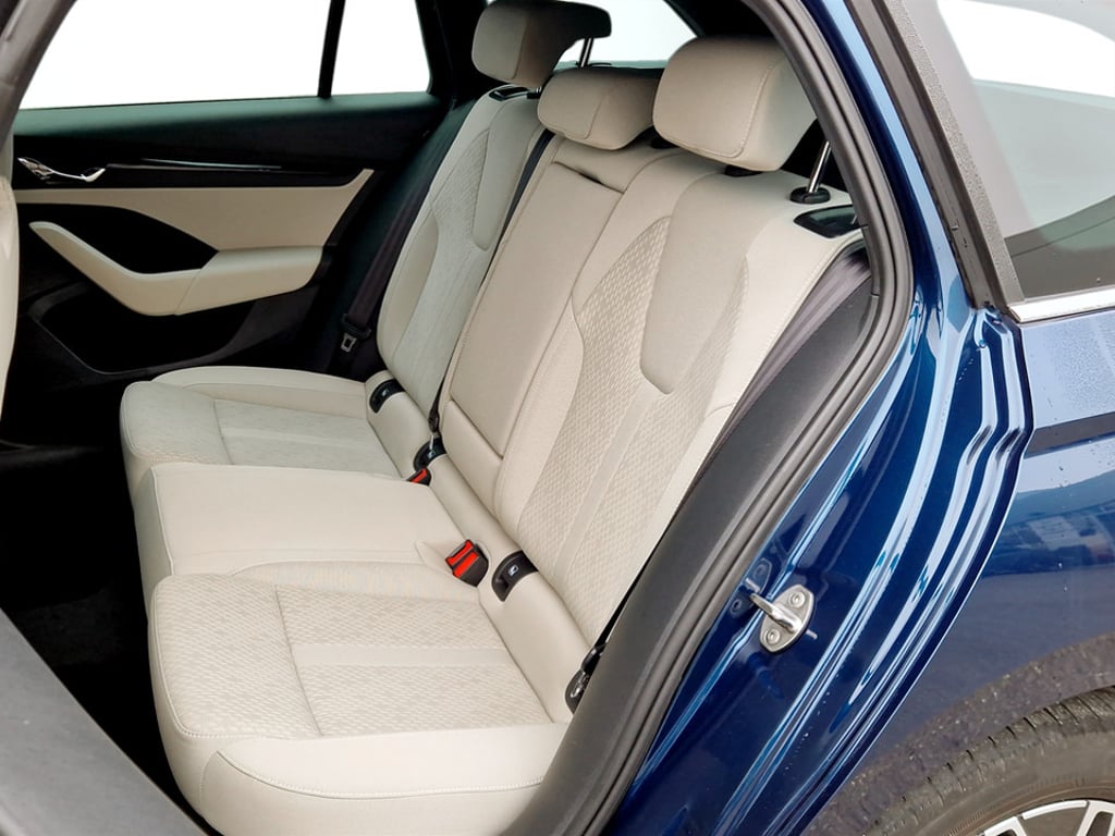SKODA Octavia Combi 2023 — imagine 12