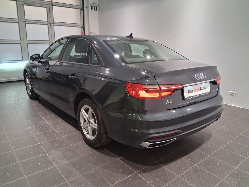 AUDI A4 2022 — imagine 8