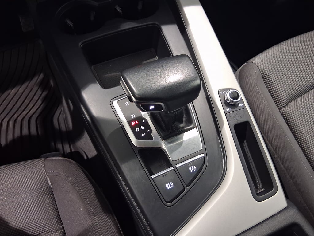 AUDI A4 2022 — imagine 18
