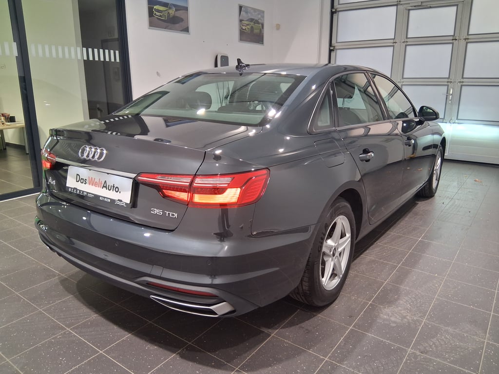 AUDI A4 2022 — imagine 9