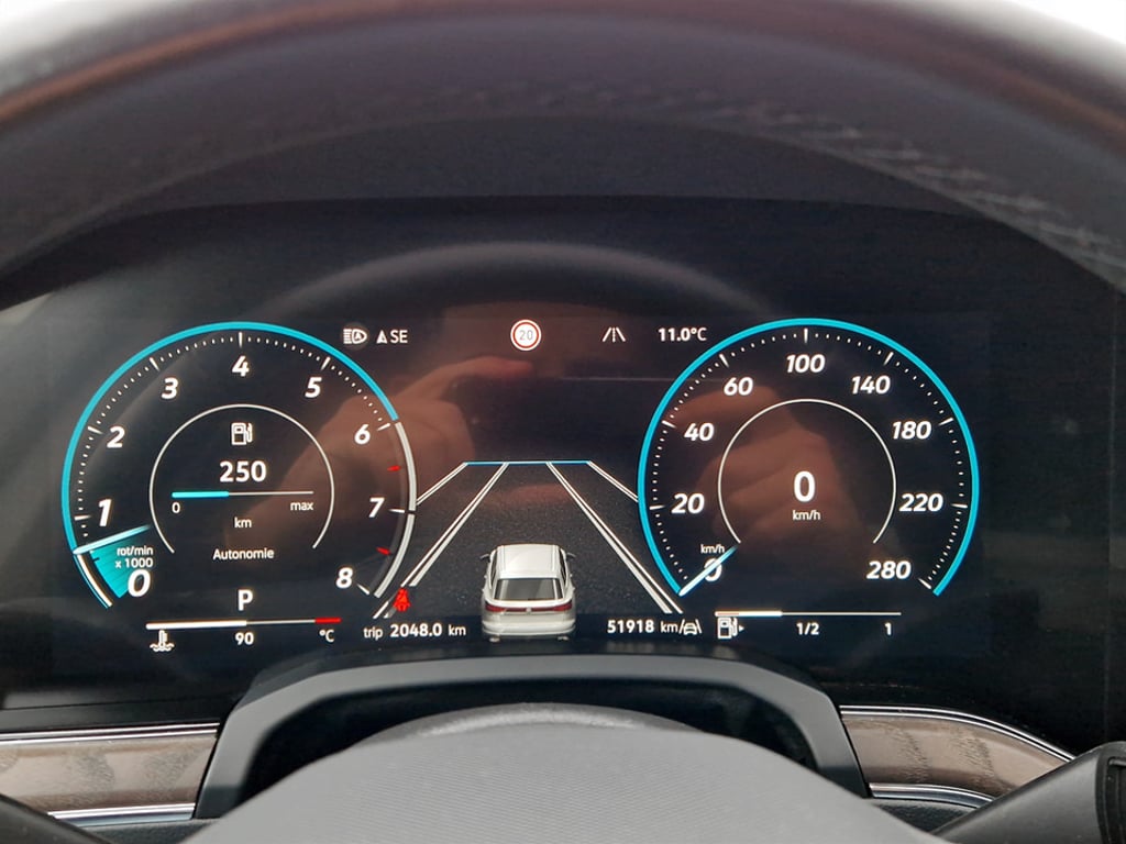 VOLKSWAGEN Touareg 2023 — imagine 38