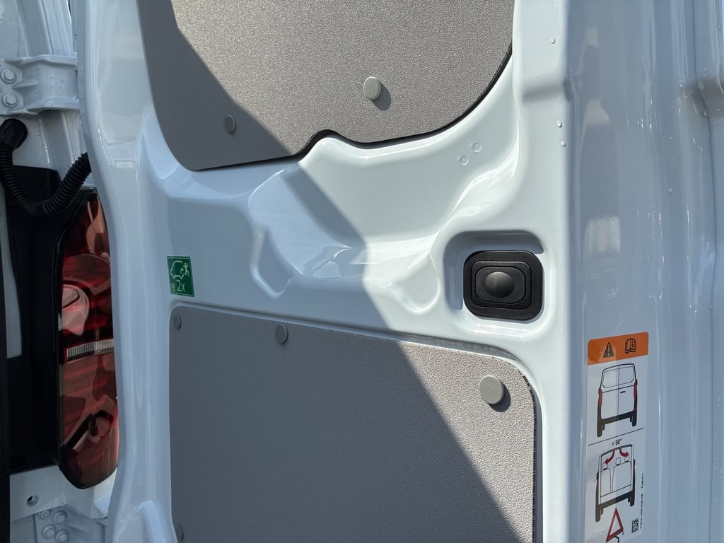 VOLKSWAGEN Multivan 2026 — imagine 18