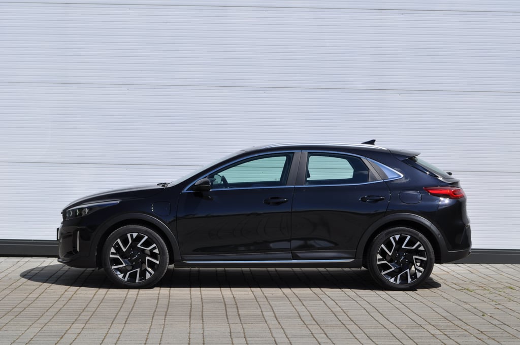 Kia Ceed 2022 hibrid, 19.989 € — imagine 2