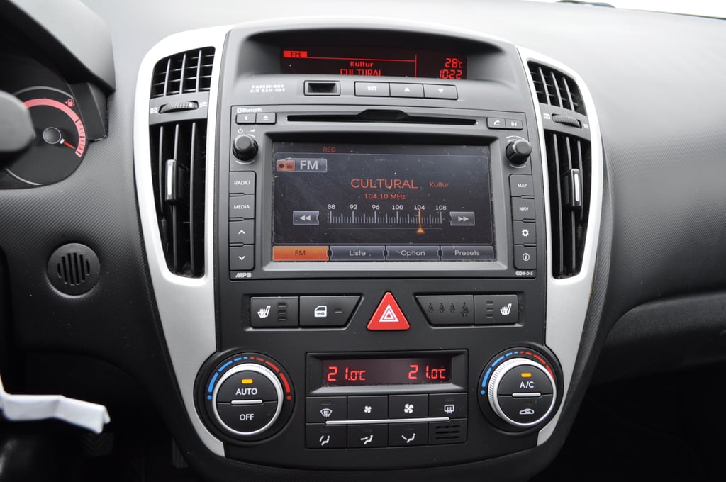 Kia Ceed 2012 benzină, 5.950 € — imagine 19