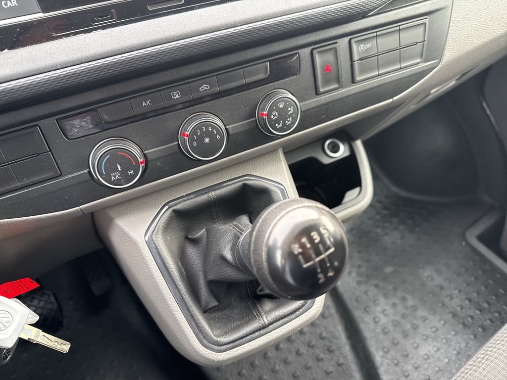 VOLKSWAGEN Transporter 2024 — imagine 20