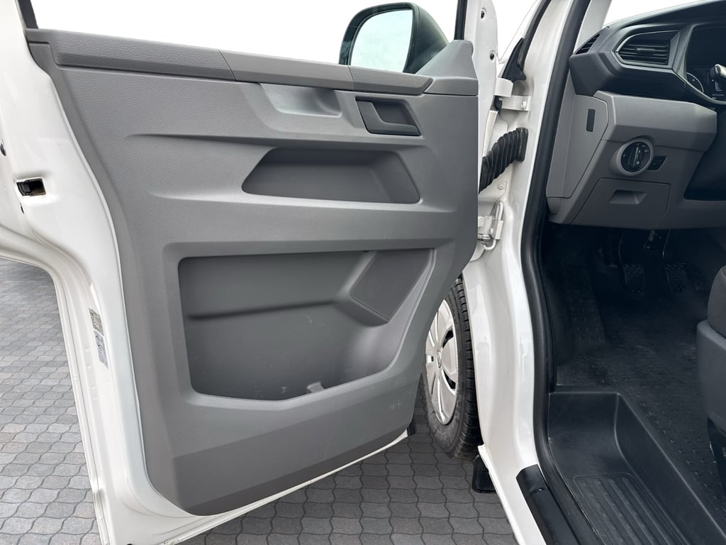VOLKSWAGEN Transporter 2024 — imagine 12