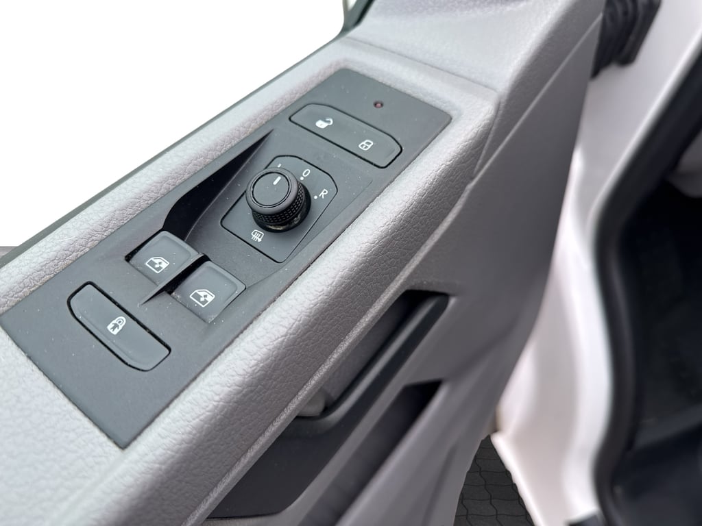 VOLKSWAGEN Transporter 2024 — imagine 13