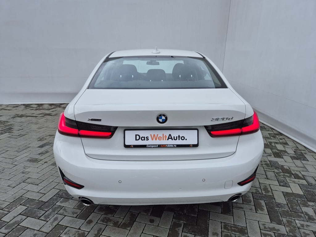 BMW Seria 3 2021 — imagine 4