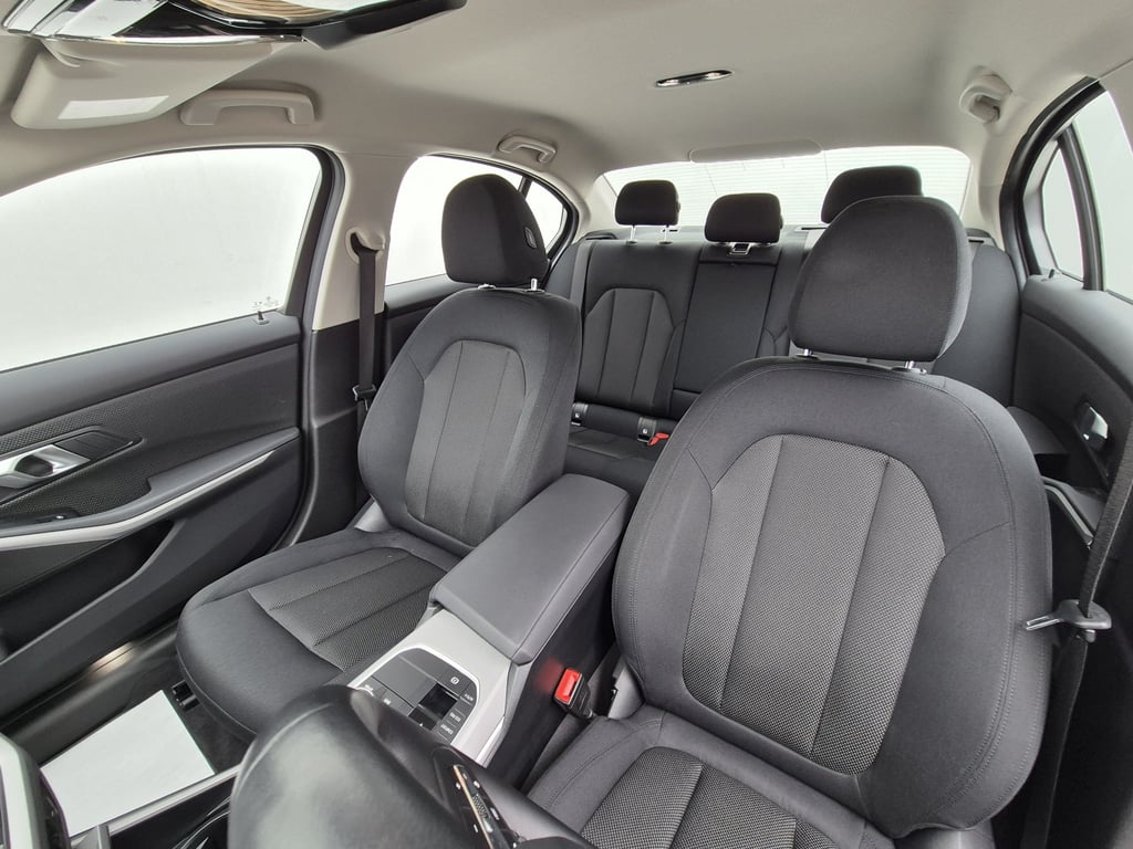 BMW Seria 3 2021 — imagine 10