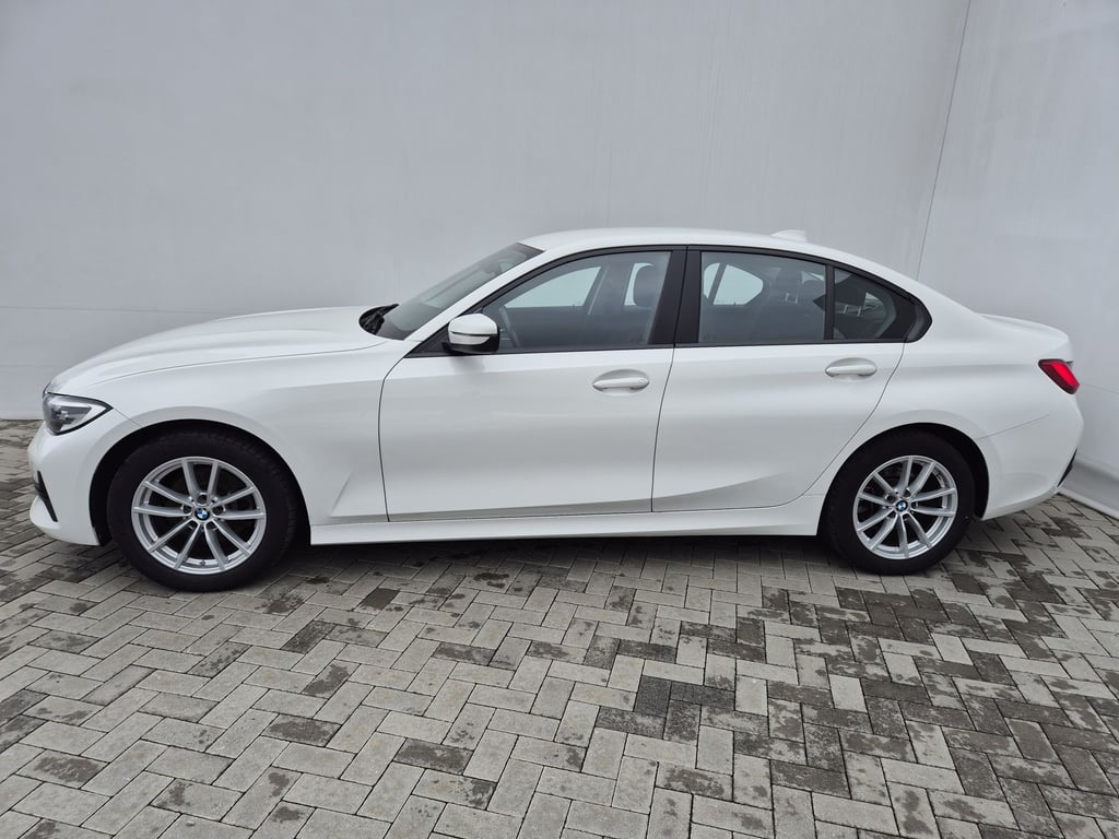 BMW Seria 3 2021 — imagine 2