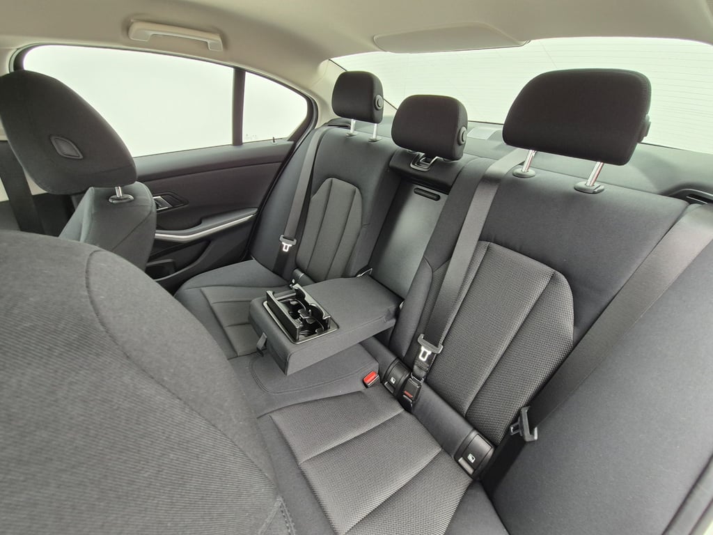 BMW Seria 3 2021 — imagine 11