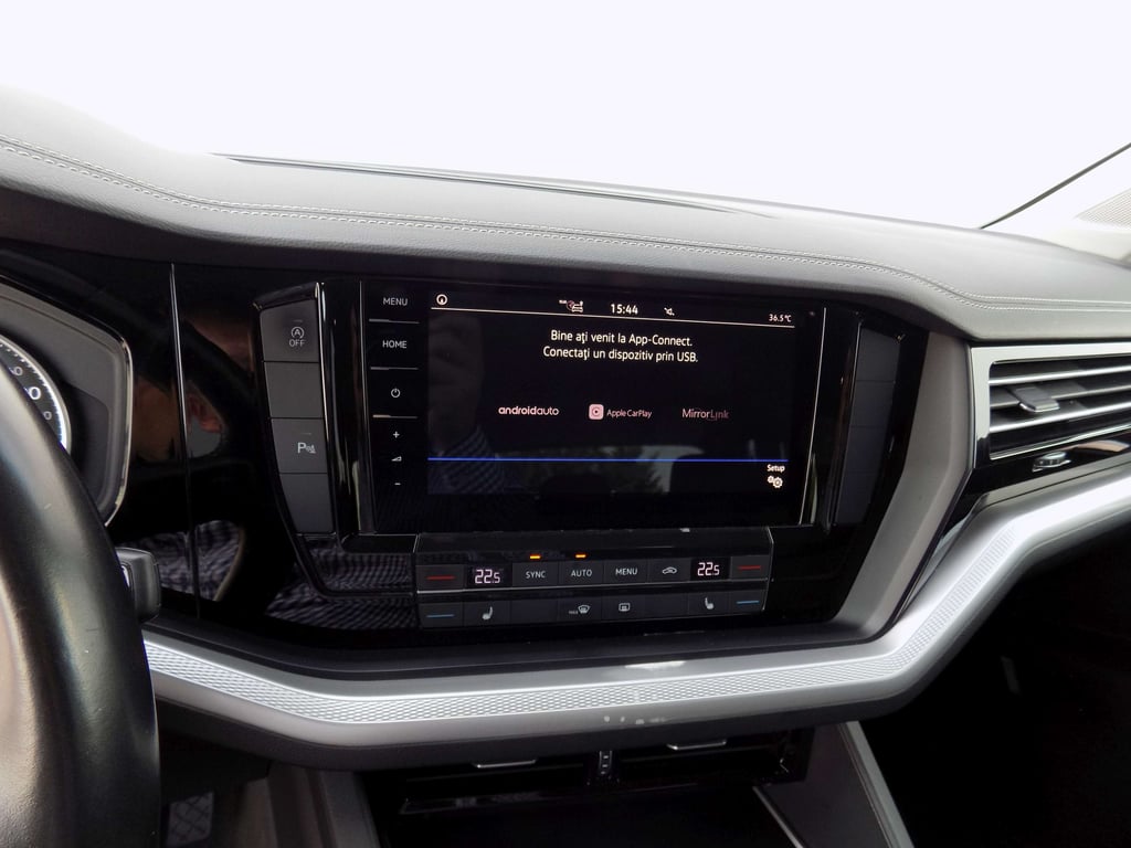 VOLKSWAGEN Touareg 2019 — imagine 12